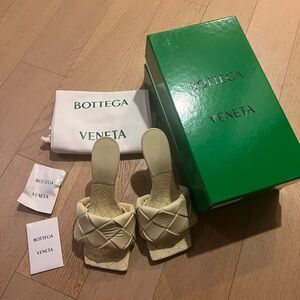 Bottega Veneta Padded Heeled Sandals (brand new, butter)